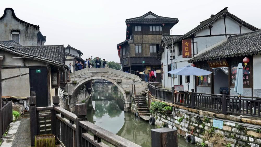 午评：恒指跌0.94% 科指跌2.66%科网股齐挫联想跌超8%